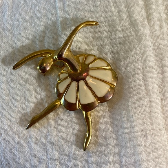 Vintage Ballerina Enameled Gold Tone Brooch Pin‎ - Picture 1 of 6